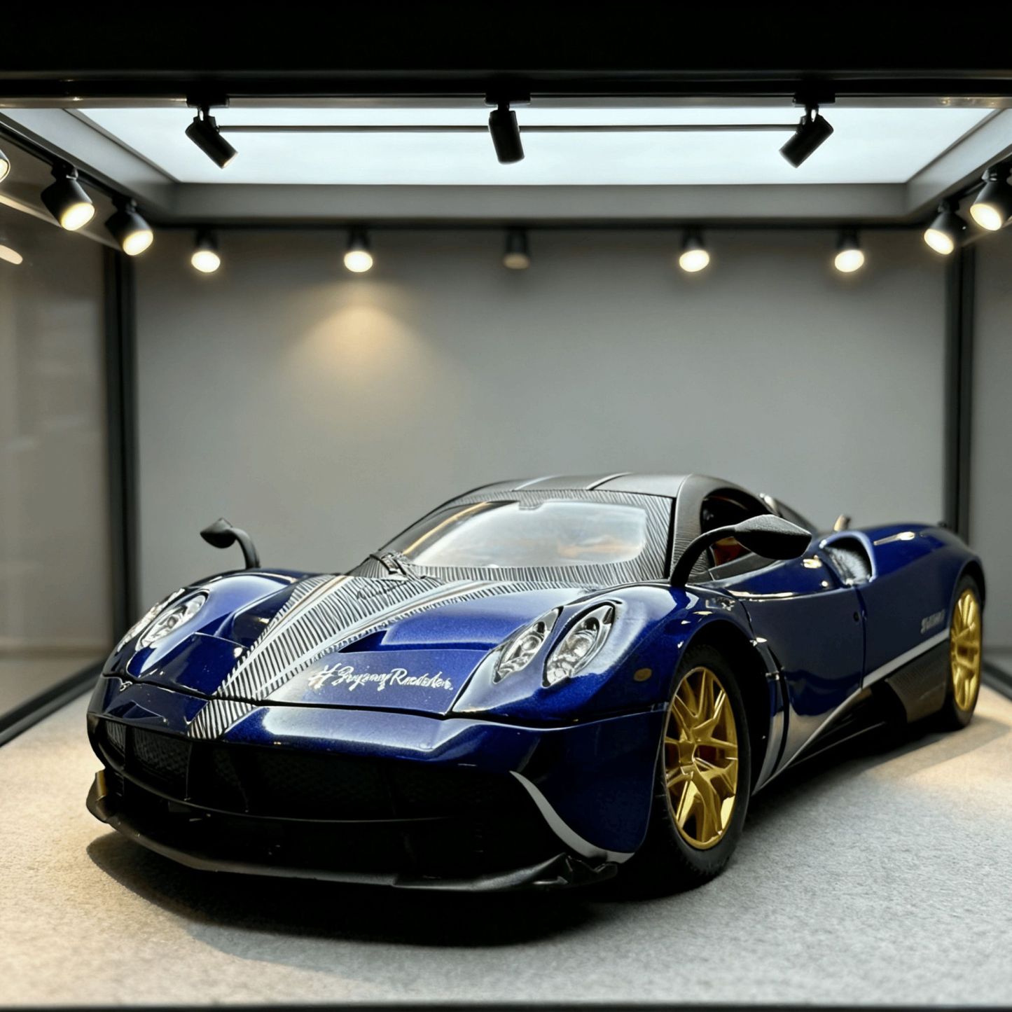 1/24 Pagani Huayra Dragon Alloy Sports Car Model, Pull Back Simulation Supercar Ornament, Collectible Toy Car for Boys  ZM7