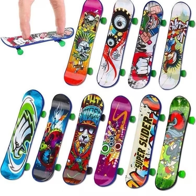 1/10 Scale RC Crawler Mini Skateboard Decoration XQJ-007