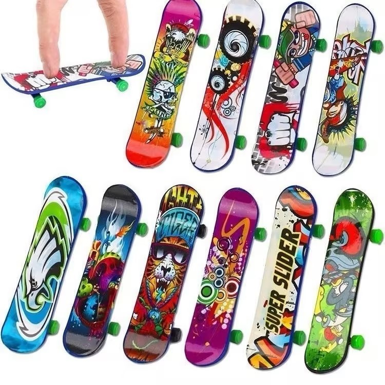 1/10 Scale RC Crawler Mini Skateboard Decoration XQJ-007