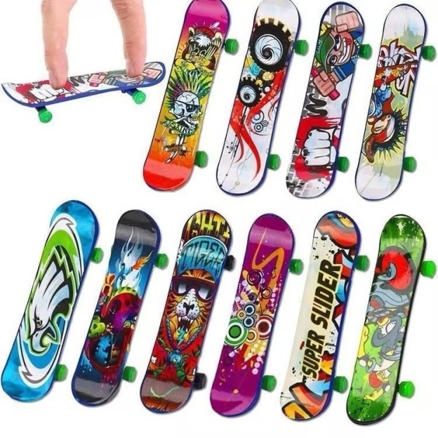 1/10 Scale RC Crawler Mini Skateboard Decoration XQJ-007