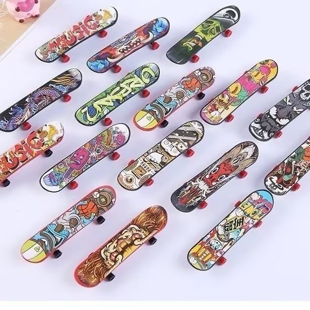 1/10 Scale RC Crawler Mini Skateboard Decoration XQJ-007