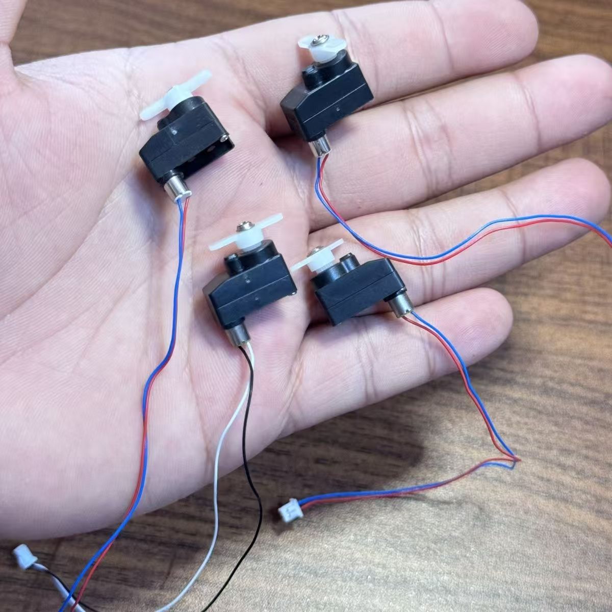 1.7g 2-Wire Servo Micro Reduction Motor DIY Ultra-Small Model Robot Reduction Motor Coreless Mini Motor  DJ9
