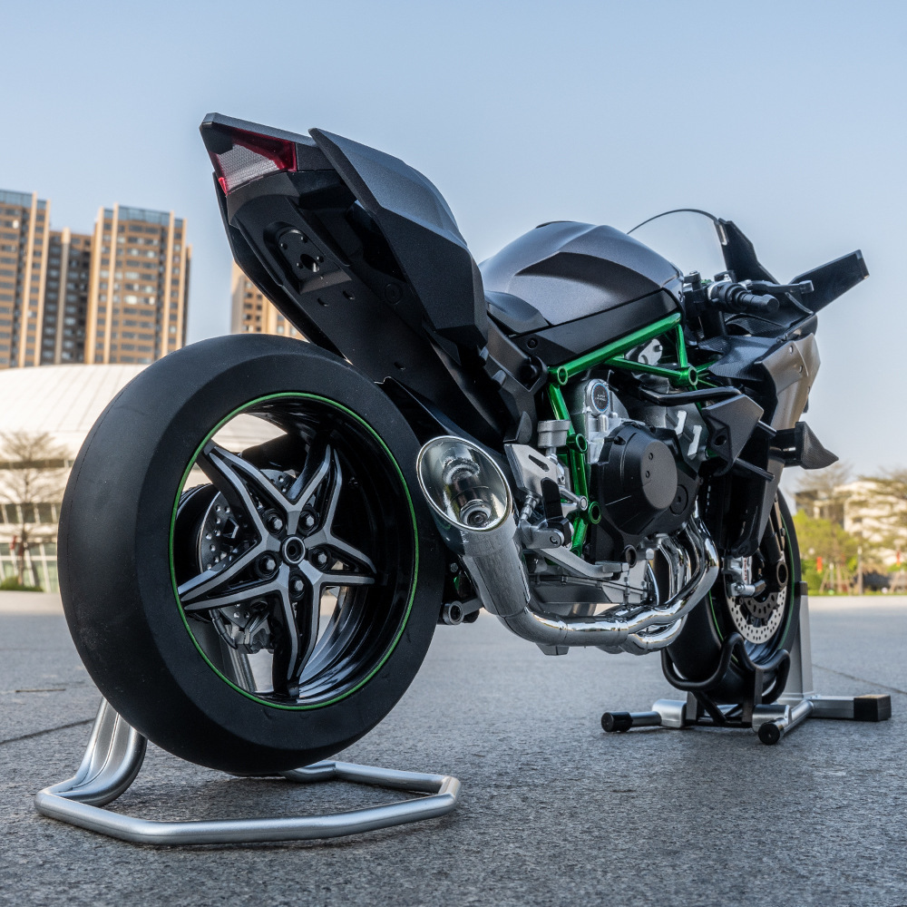 1:6 Kawasaki H2R Model - Ignitable, Alloy Simulated Motorcycle 