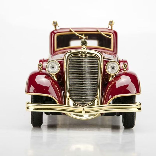 Yugu Original 1:18 Puyi Dragon Car Alloy Model, Simulation Vintage Car Collectible Display   ZM3