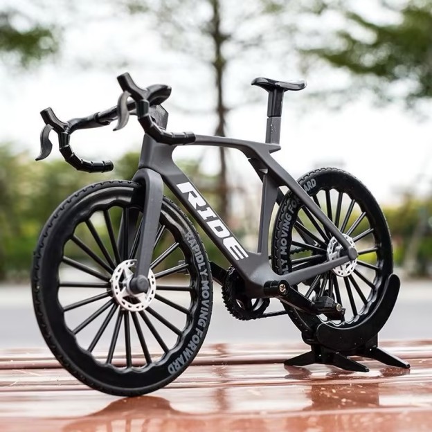 1:8 Scale RC Crawler Road Bike Model XQJ-019