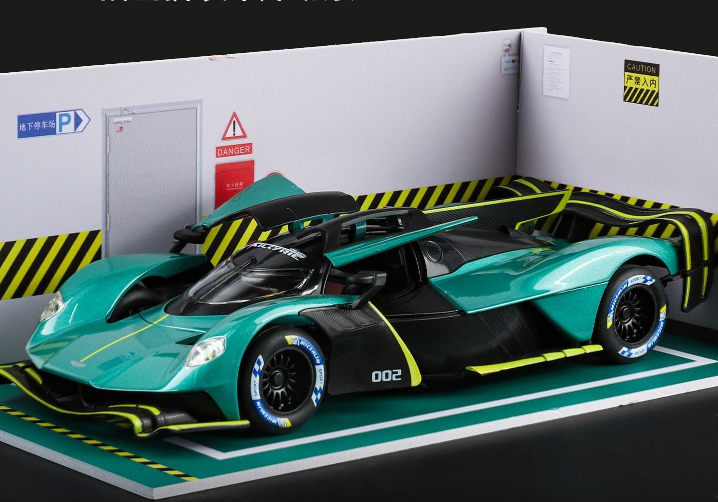  1:24 Aston Martin Valkyrie Alloy Car Model, Gull-wing Door with Light & Sound Pull Back Supercar Model, Collection Ornament Gift for Men  ZM6