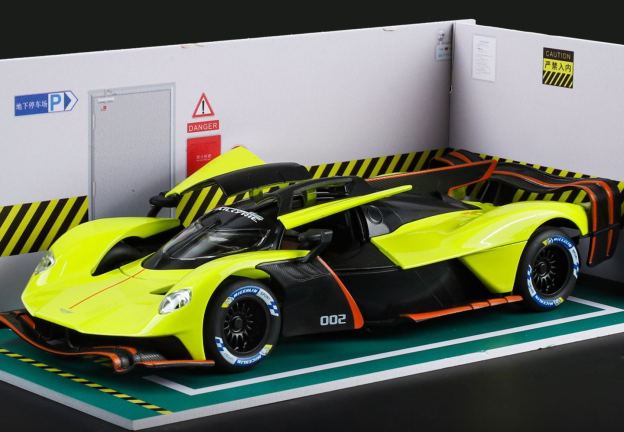  1:24 Aston Martin Valkyrie Alloy Car Model, Gull-wing Door with Light & Sound Pull Back Supercar Model, Collection Ornament Gift for Men  ZM6
