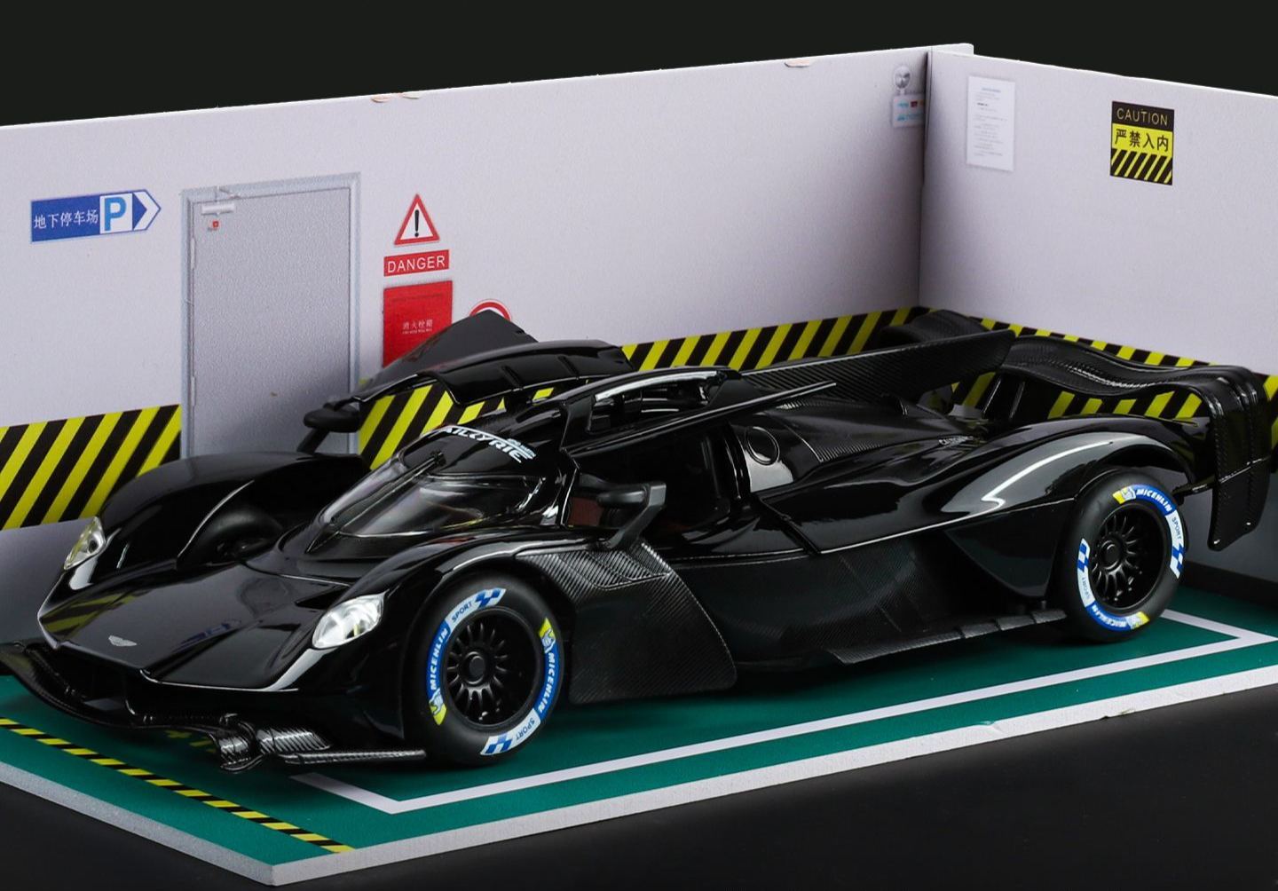  1:24 Aston Martin Valkyrie Alloy Car Model, Gull-wing Door with Light & Sound Pull Back Supercar Model, Collection Ornament Gift for Men  ZM6