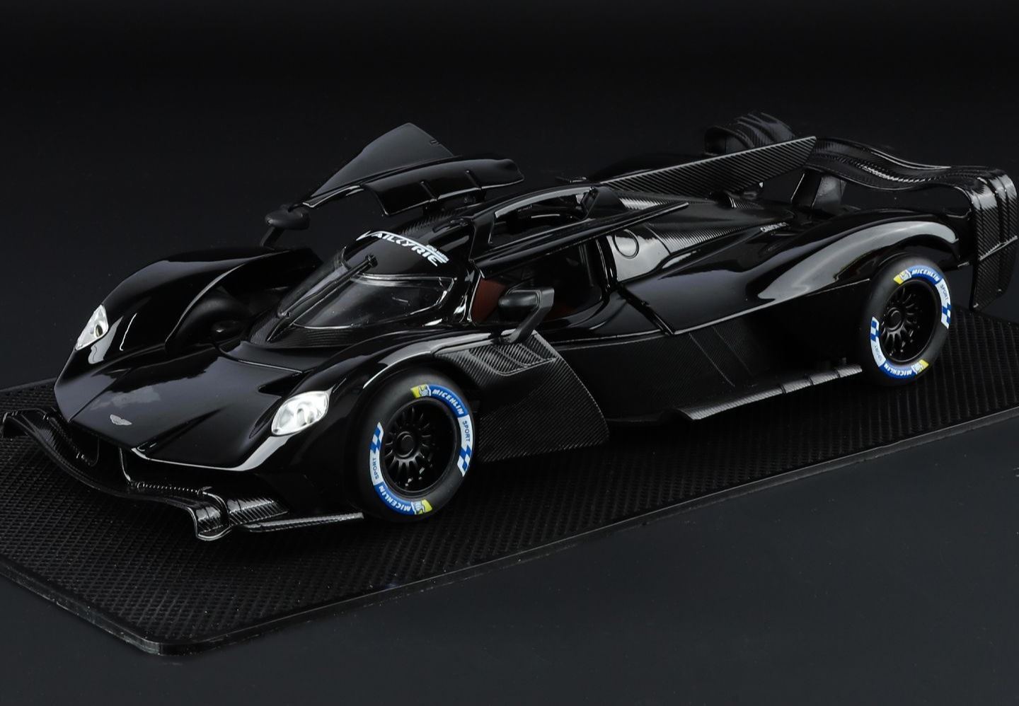  1:24 Aston Martin Valkyrie Alloy Car Model, Gull-wing Door with Light & Sound Pull Back Supercar Model, Collection Ornament Gift for Men  ZM6