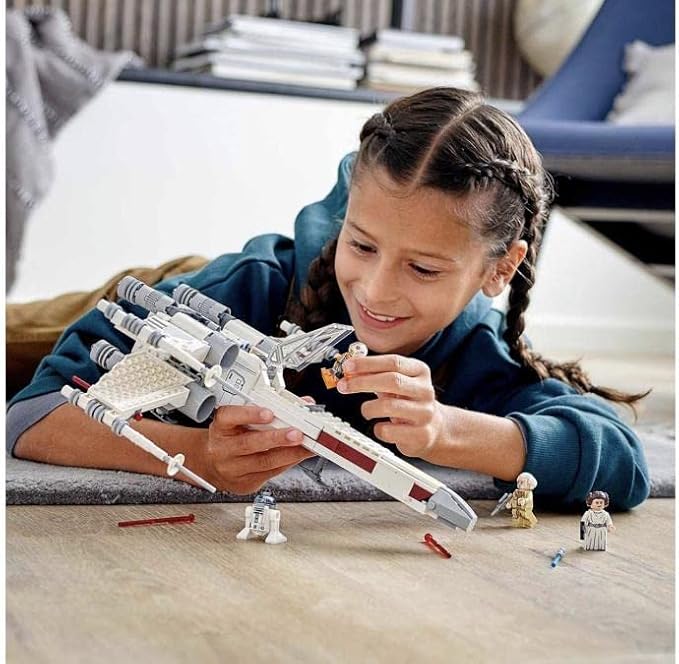 LEPIN Star Wars Luke Skywalker’s X-Wing Fighter Toy Building Kit for Kids