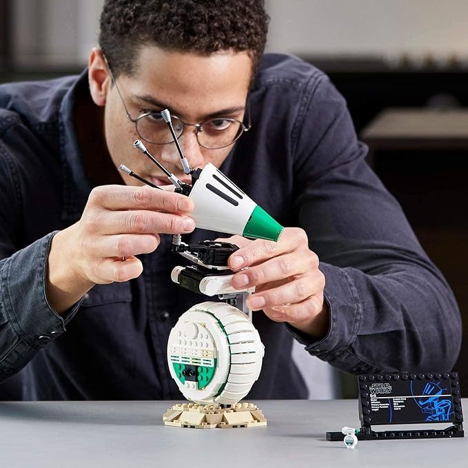 LEPIN Star Wars: The Rise of Skywalker D-O Building Kit; Collectible Star Wars Character and a Cool Birthday Gift, Holiday Present or Fun Surprise for Any Star Wars Fan (519 Pieces)