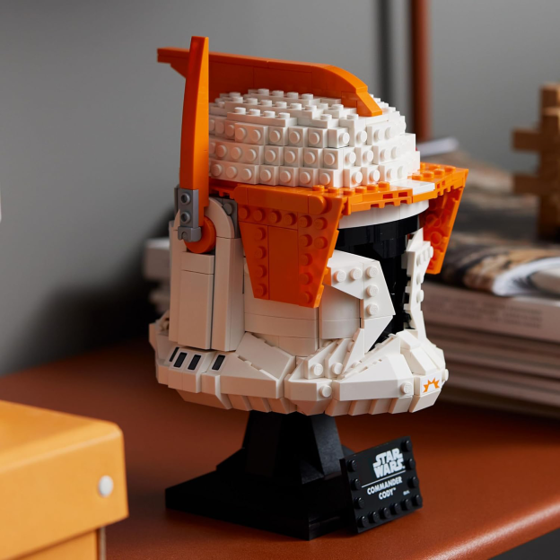 LEPIN Star Wars Clone Commander Cody Helmet Collectible Building Set - Featuring Authentic Details, Office Decor Display Model for Adults, The Clone Wars Collection Memorabilia and Gift Idea