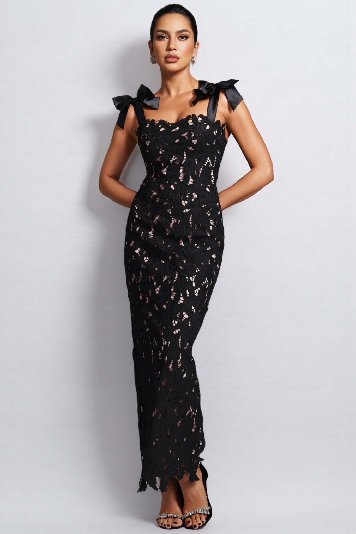 Calixea Sleeveless Lace Bow Maxi Dress