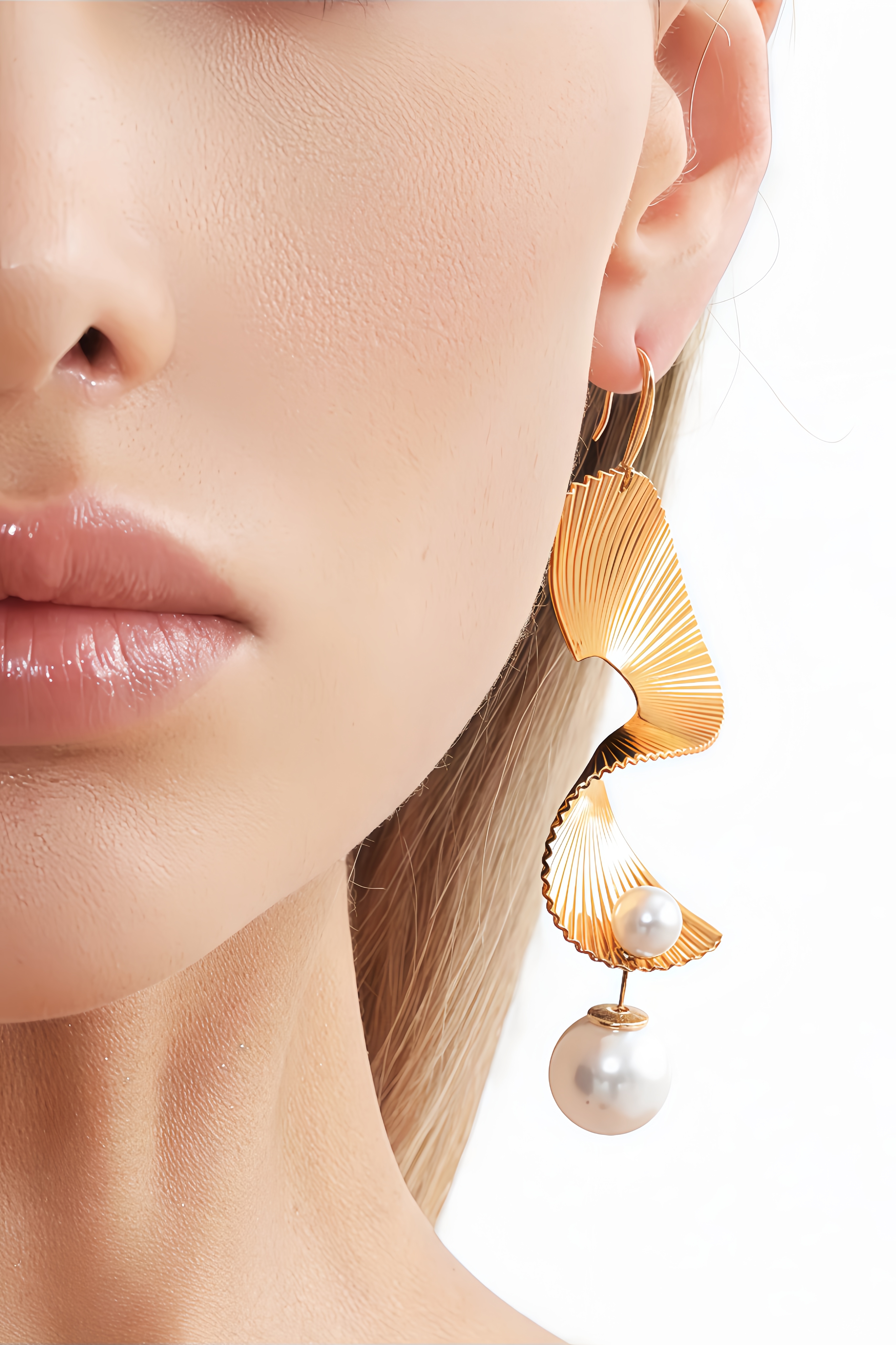 Camellia Wave-Sector Pearl Tassels Earrings