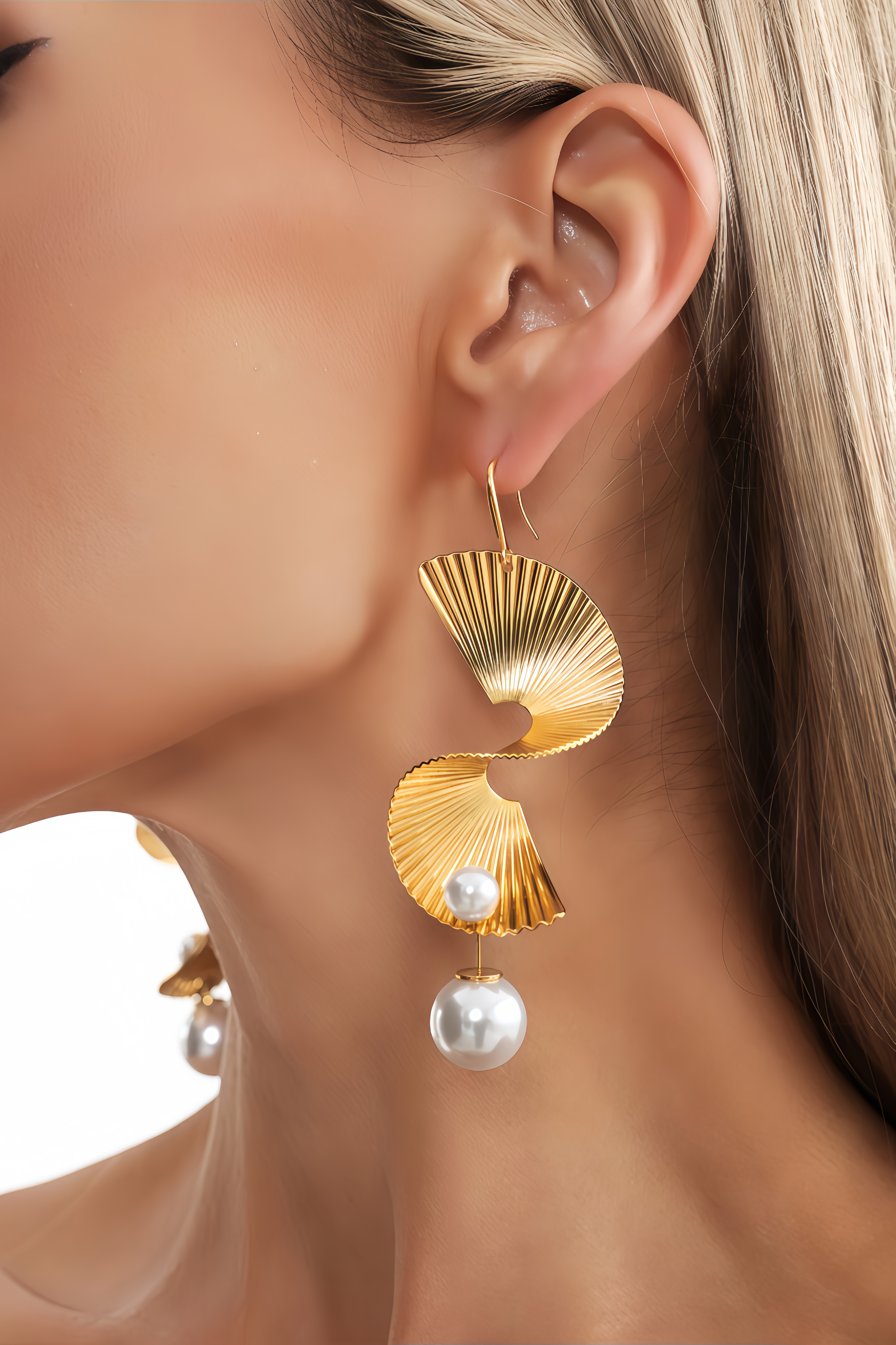 Camellia Wave-Sector Pearl Tassels Earrings