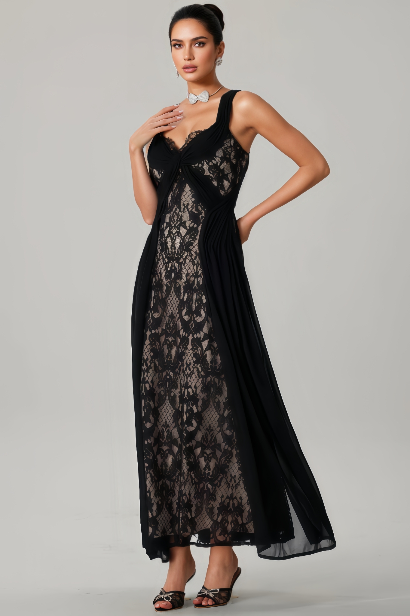 Junatk Sleeveless Embroidered Maxi Dress