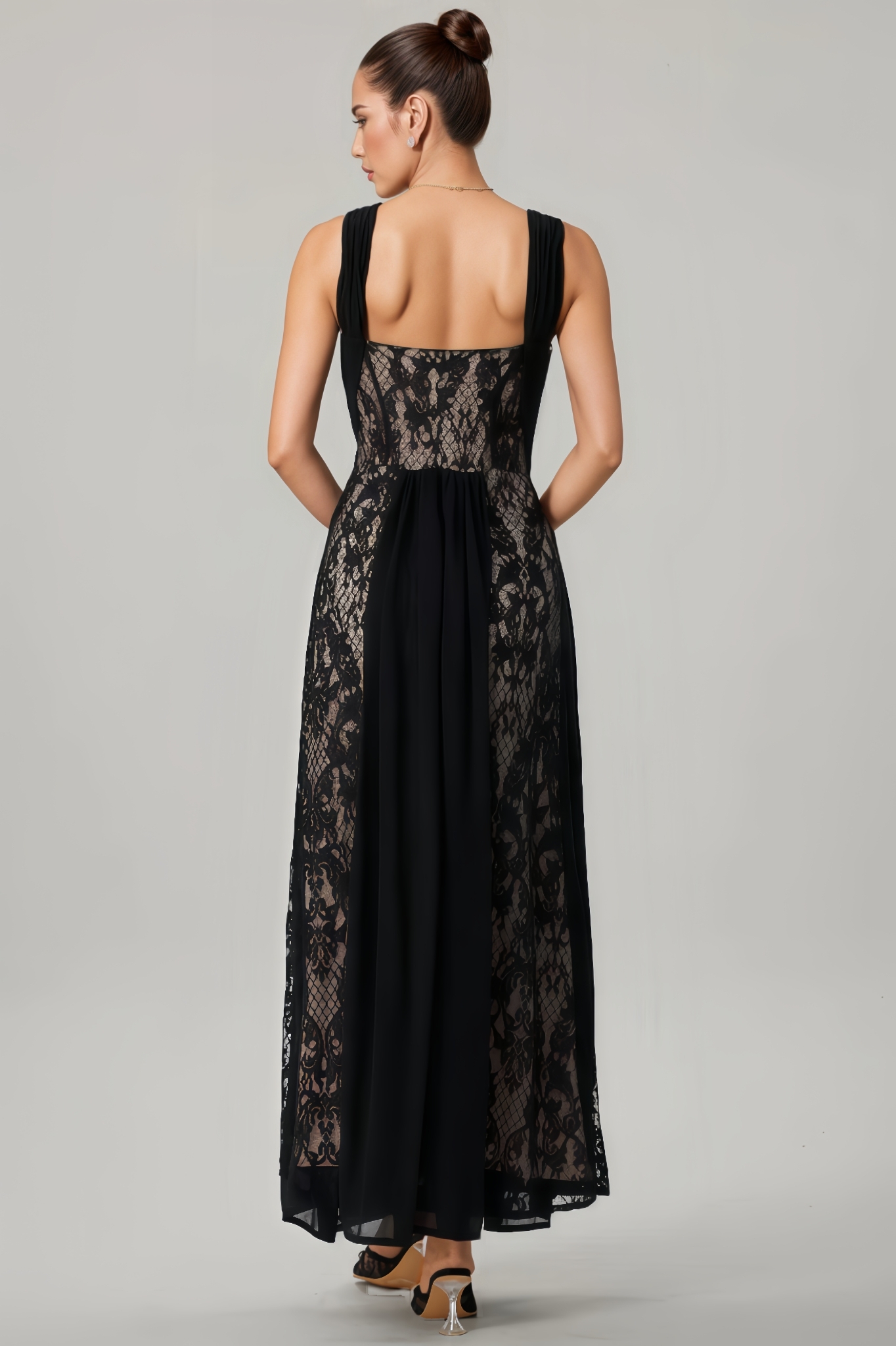 Junatk Sleeveless Embroidered Maxi Dress