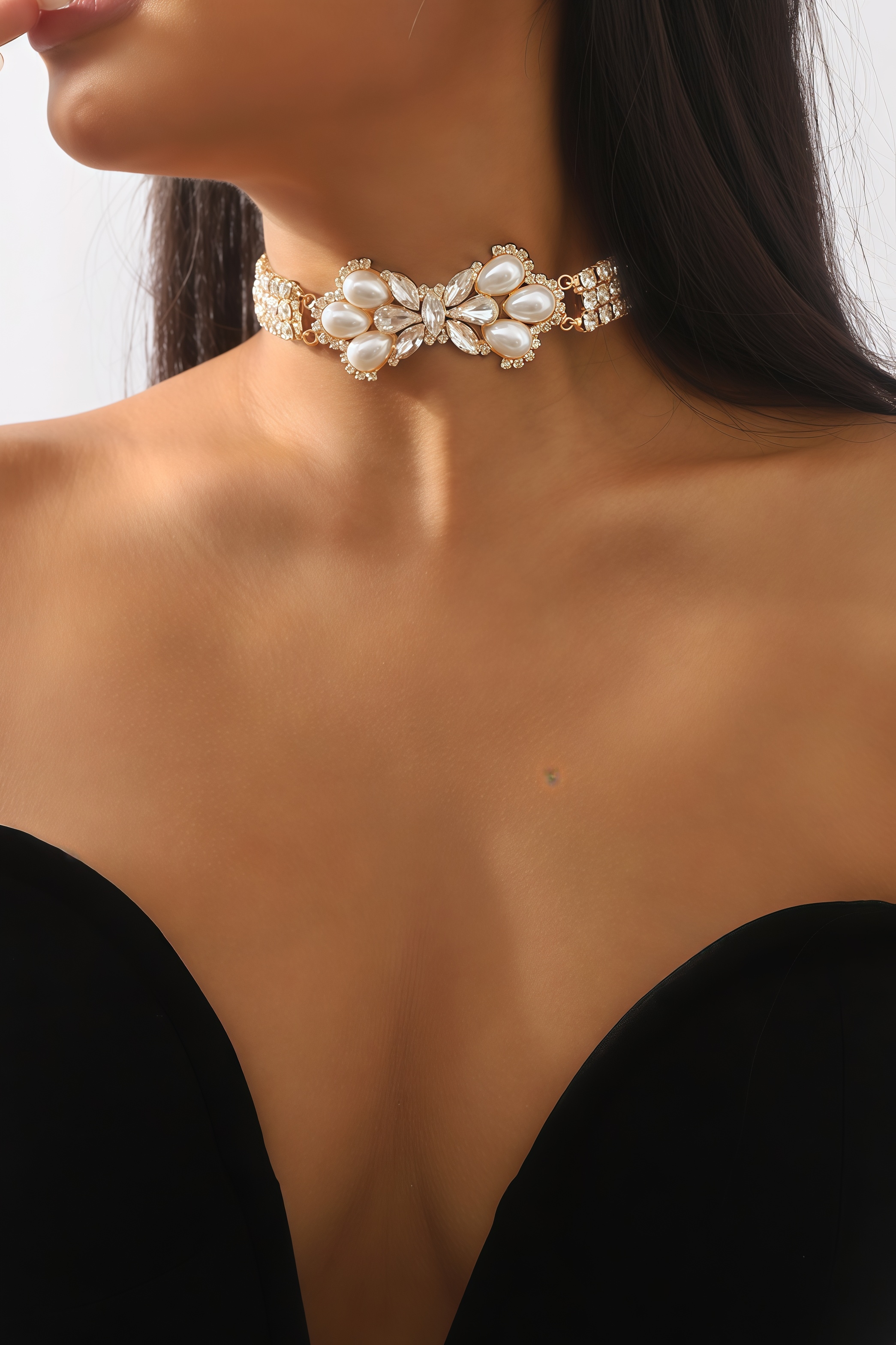 Lethk Pearl Bow Necklace