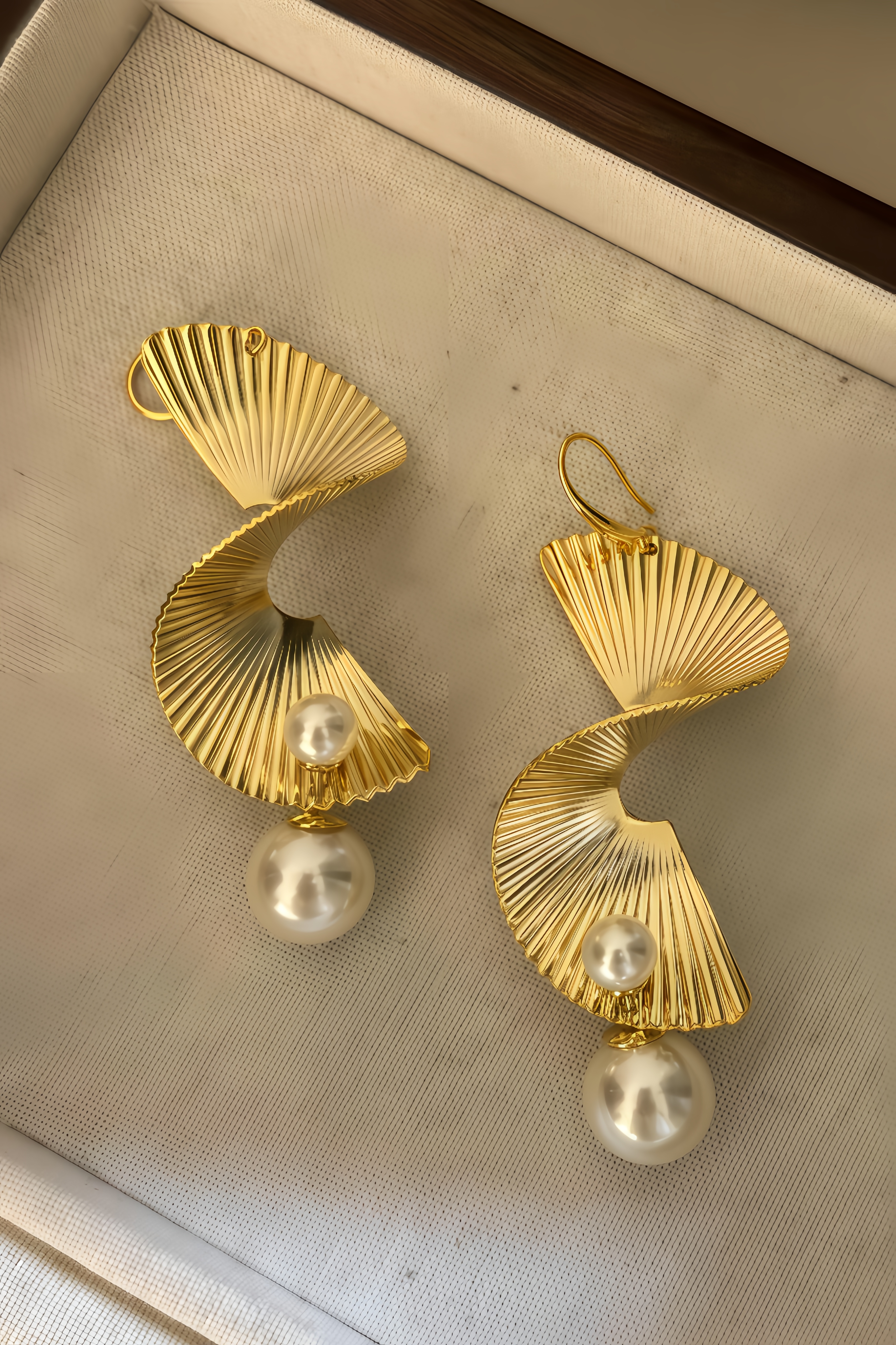 Camellia Wave-Sector Pearl Tassels Earrings