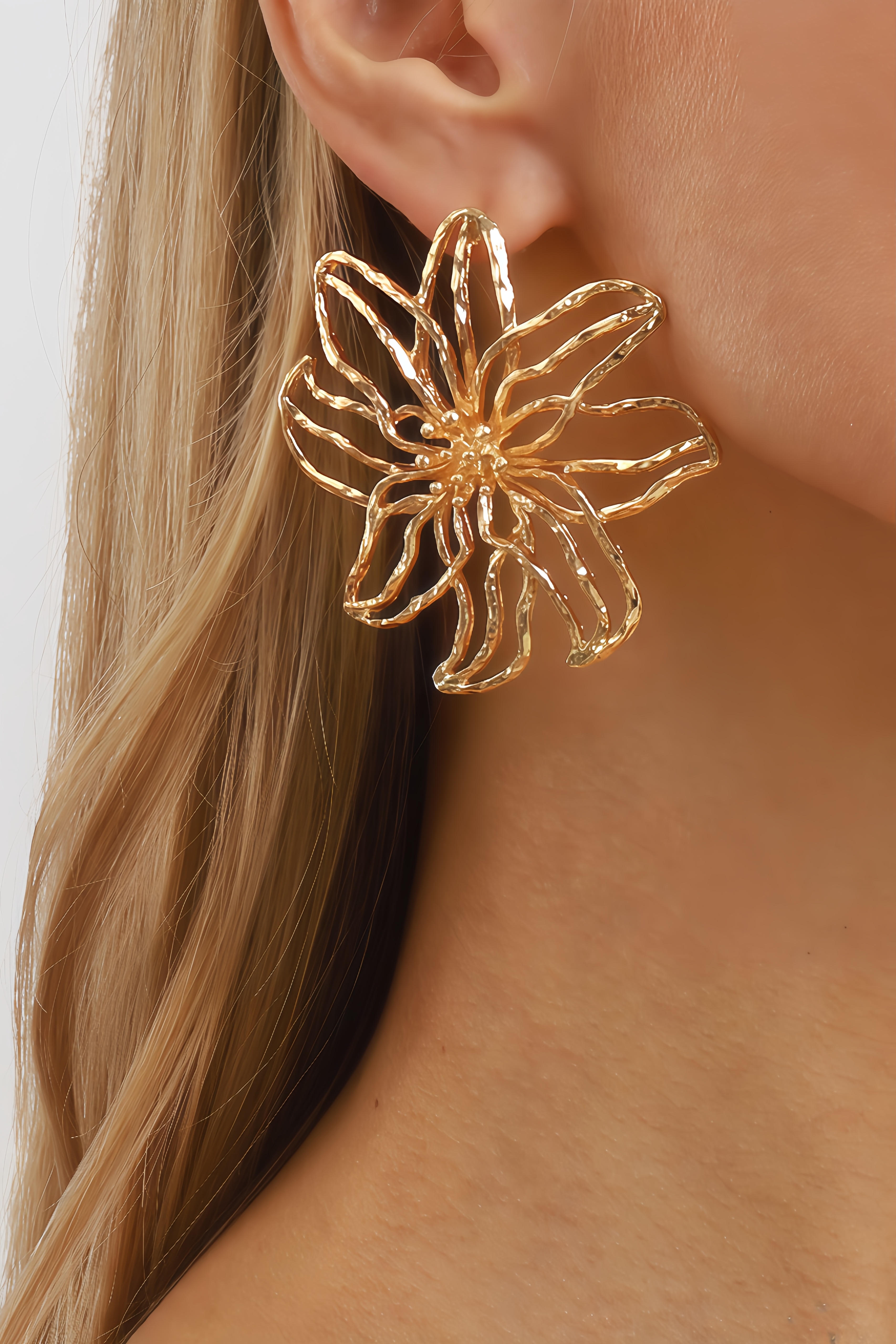 Sorrel Floral Openwork Earrings
