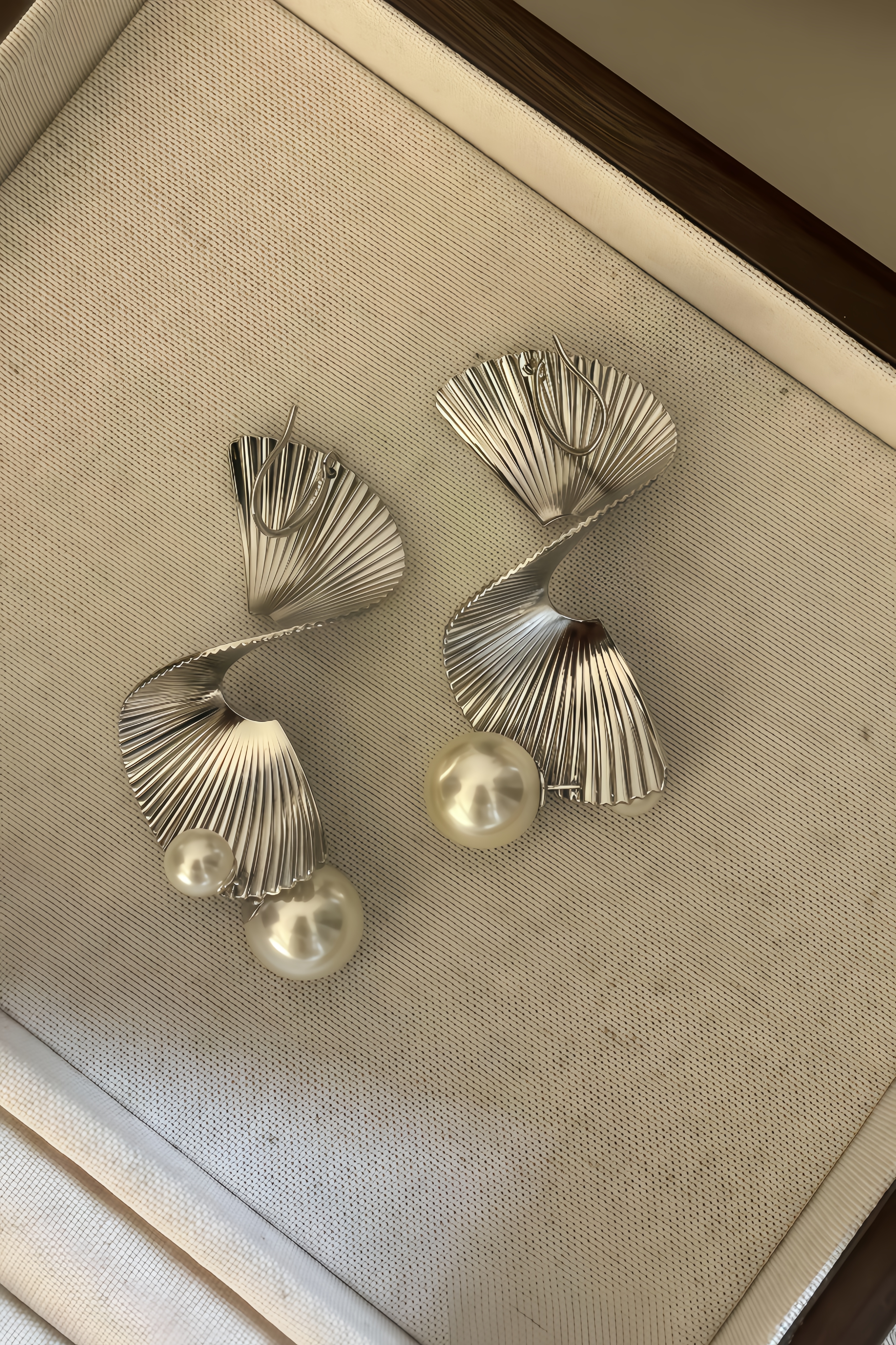 Roselia Wave-Sector Pearl Tassels Silver Earrings