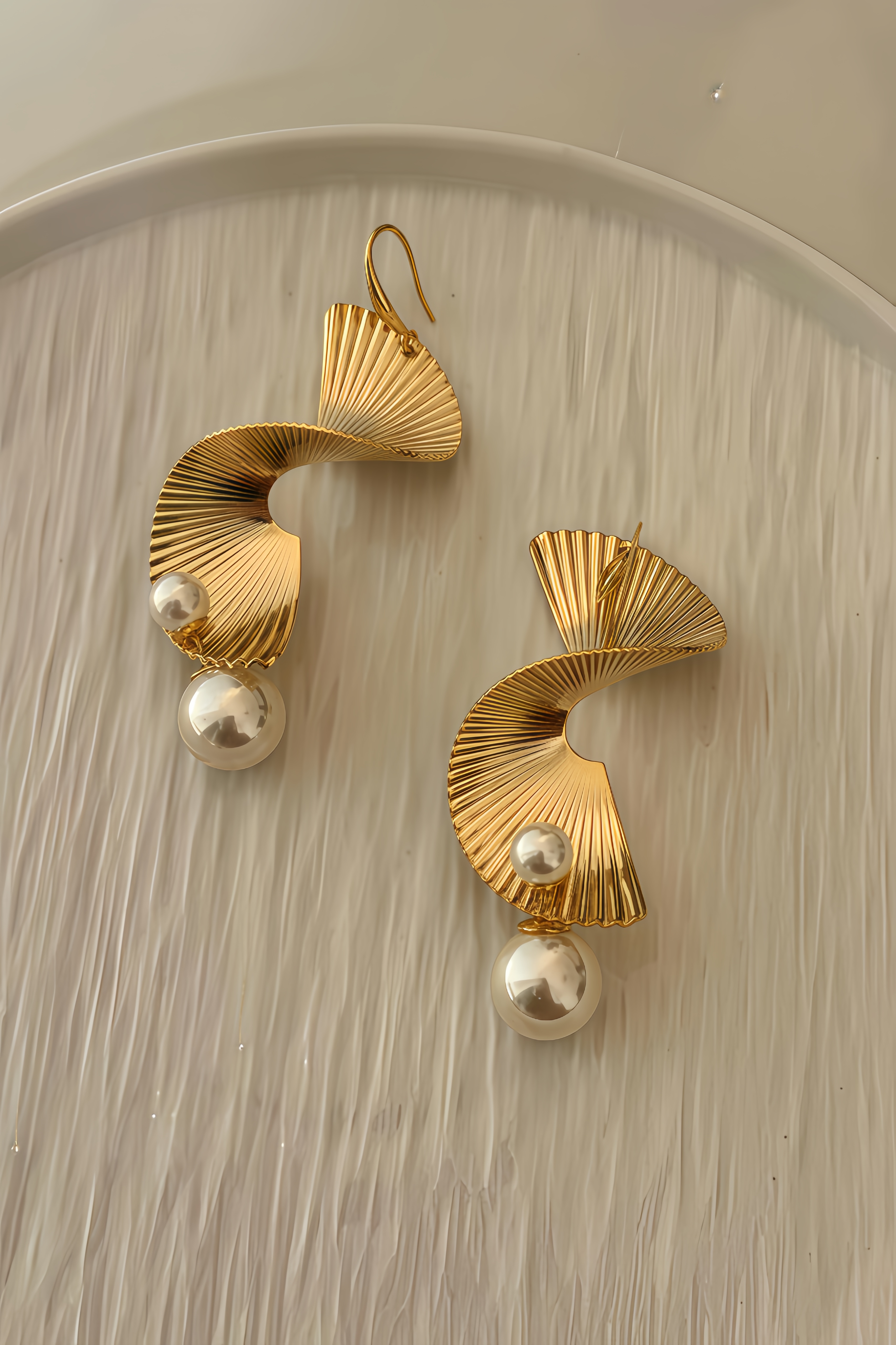 Camellia Wave-Sector Pearl Tassels Earrings