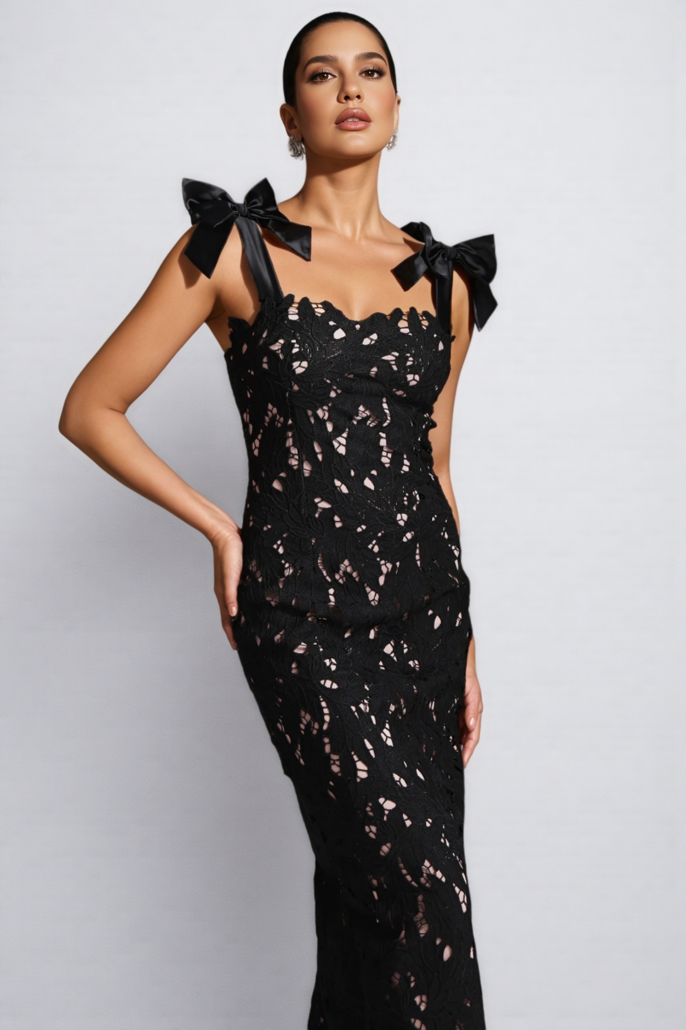 Calixea Sleeveless Lace Bow Maxi Dress