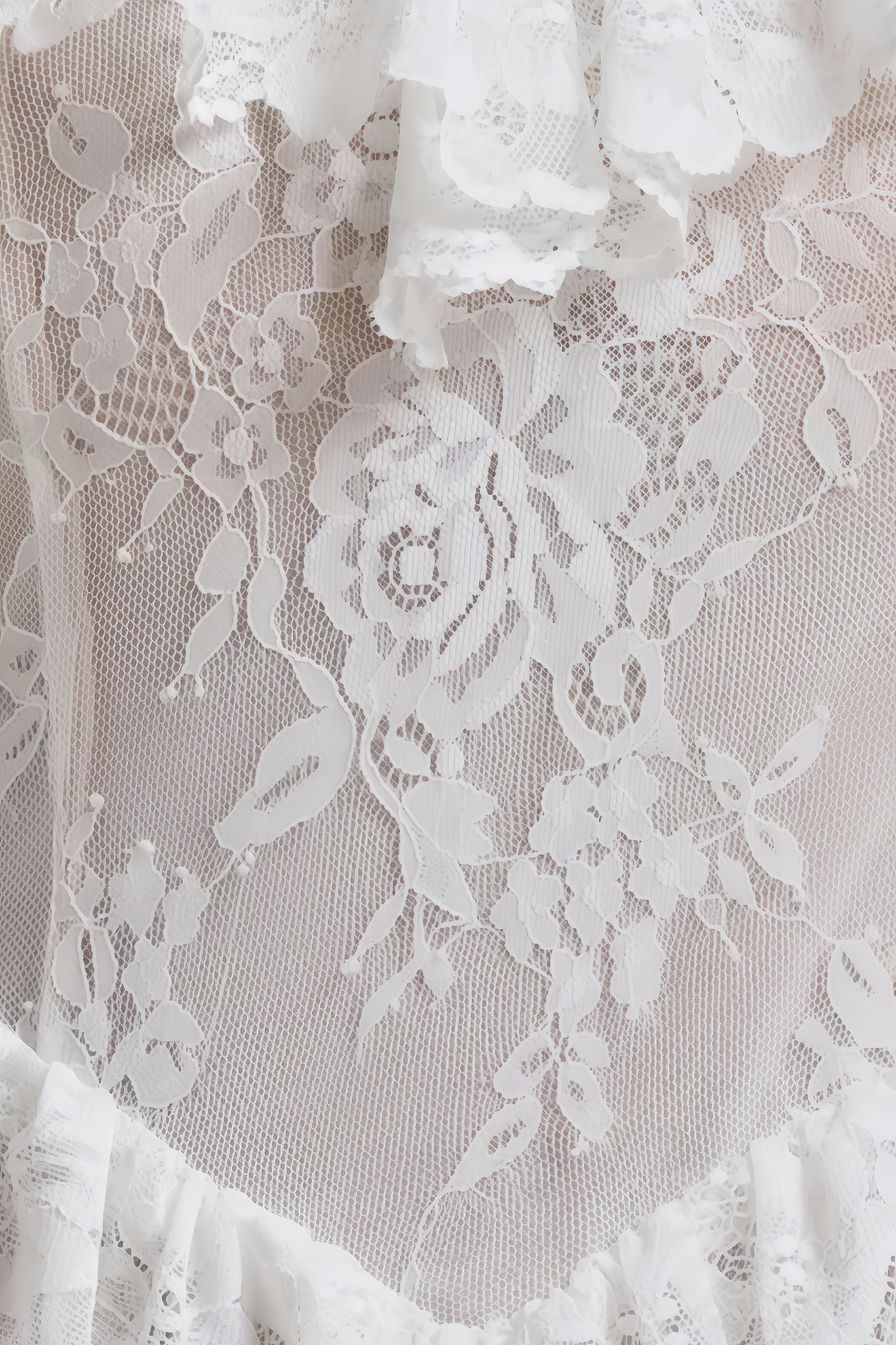 Prynn Long-Sleeved Flounce Lace Maxi Dress