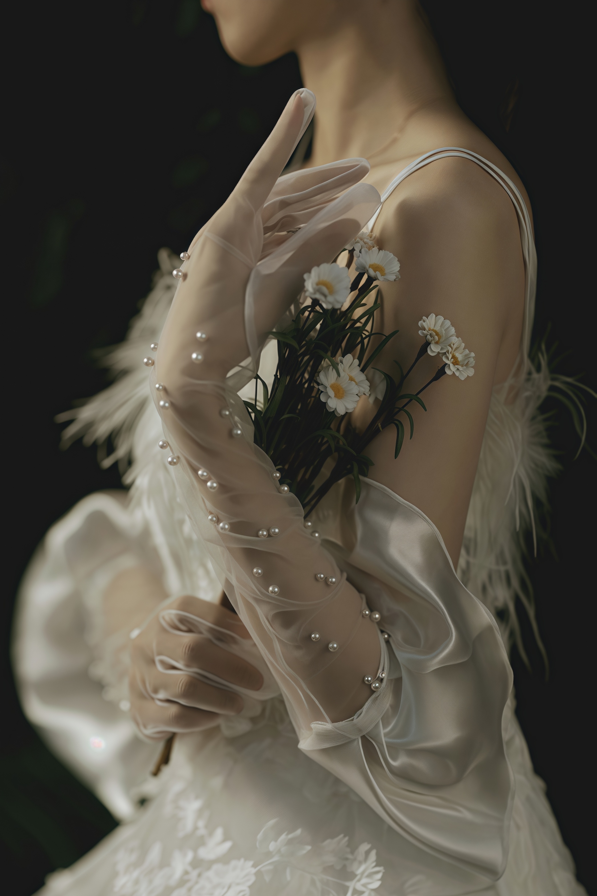 Cynaf Scalloped Beaded Gloves