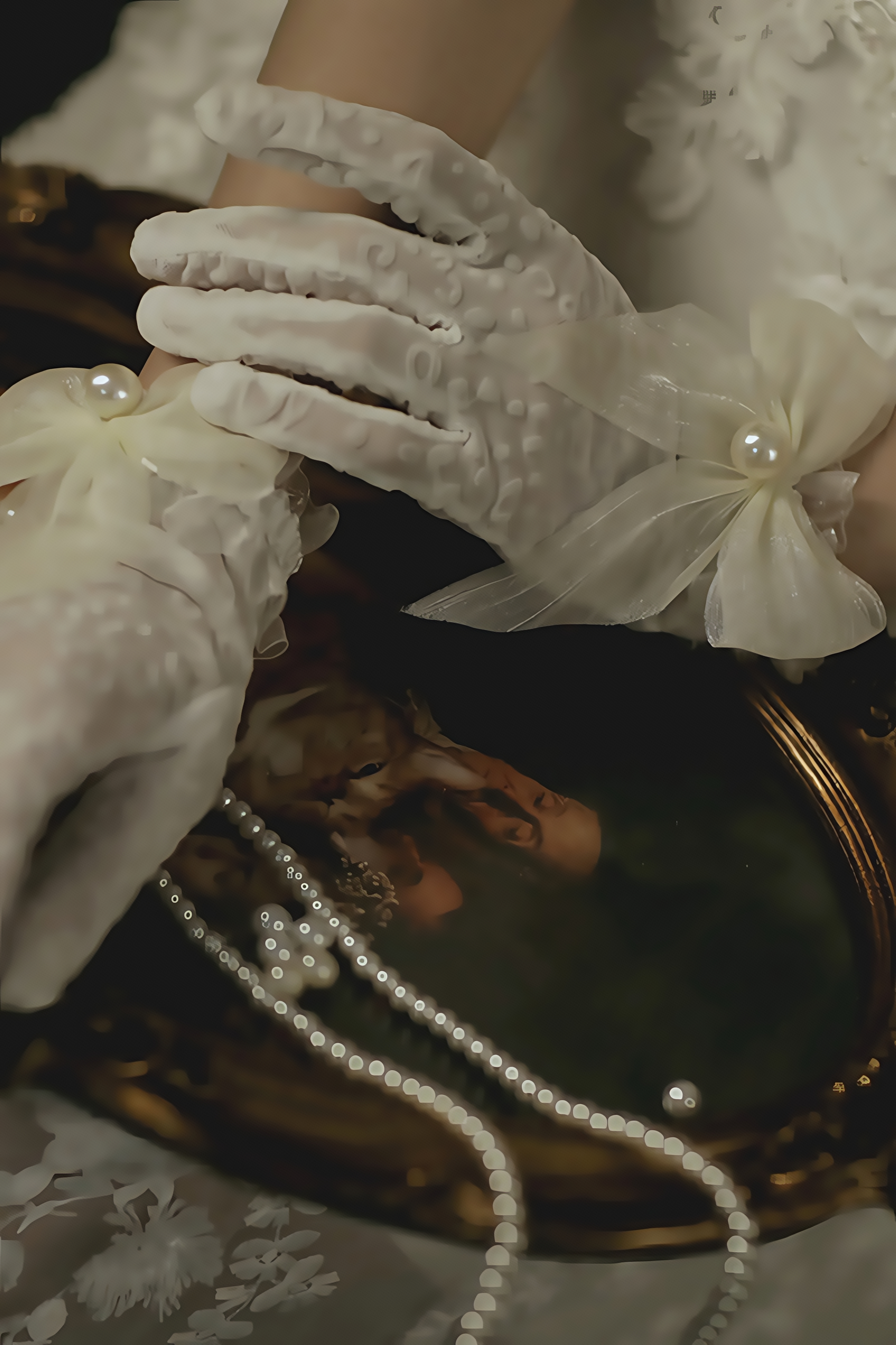 Ilyat White Dot Bow Gloves