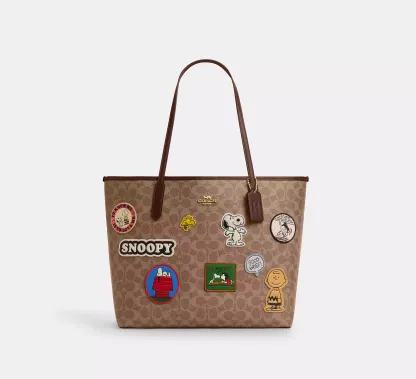 Cothtach X Peanuts City Tote In Signature Canvas With Patches
