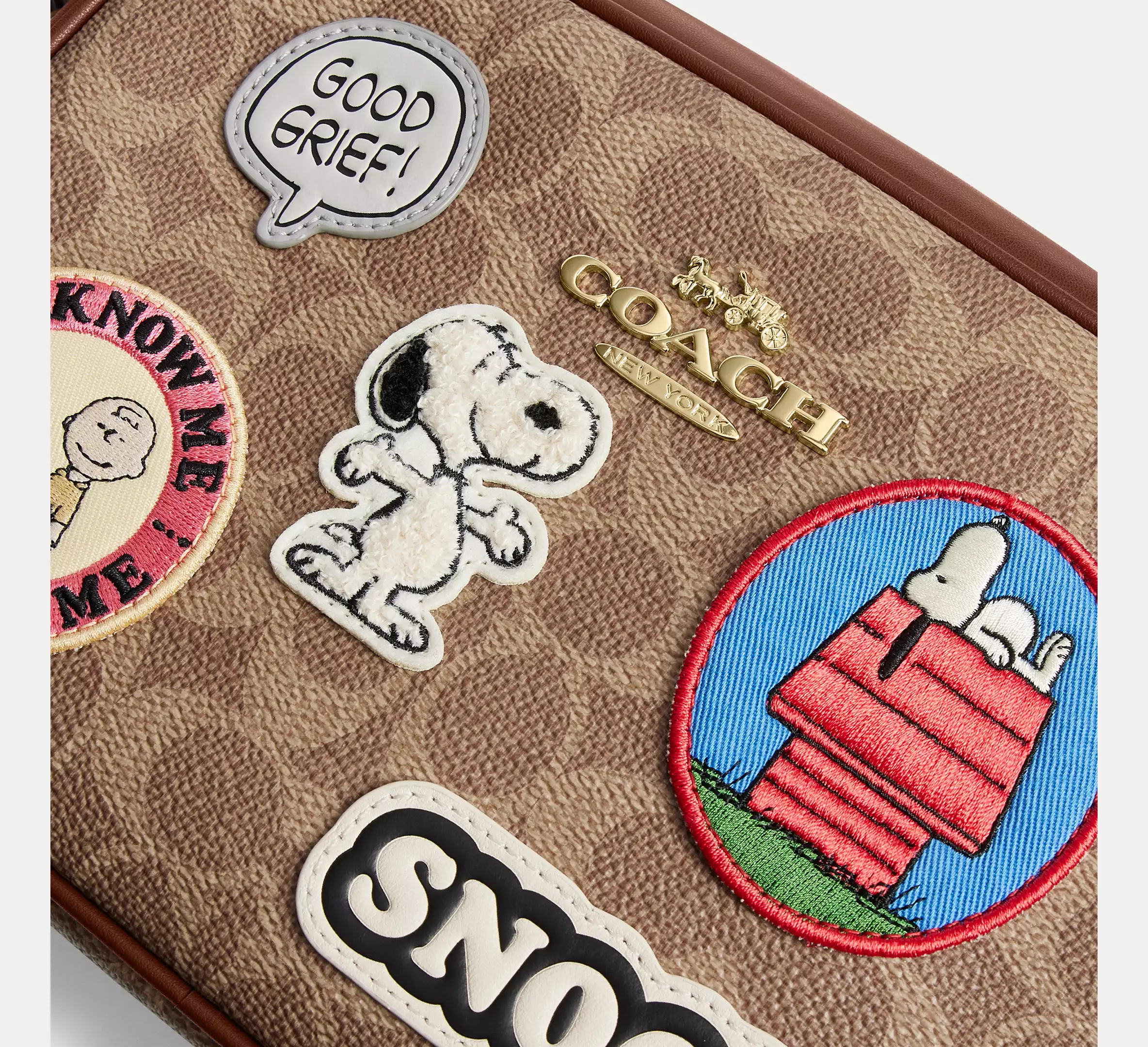Cothtach X Peanuts Jamie Camera Bag In Signature Canvas With Patches