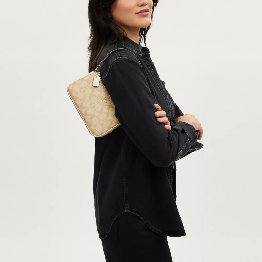 Nolthtita 19 In Signature Canvas