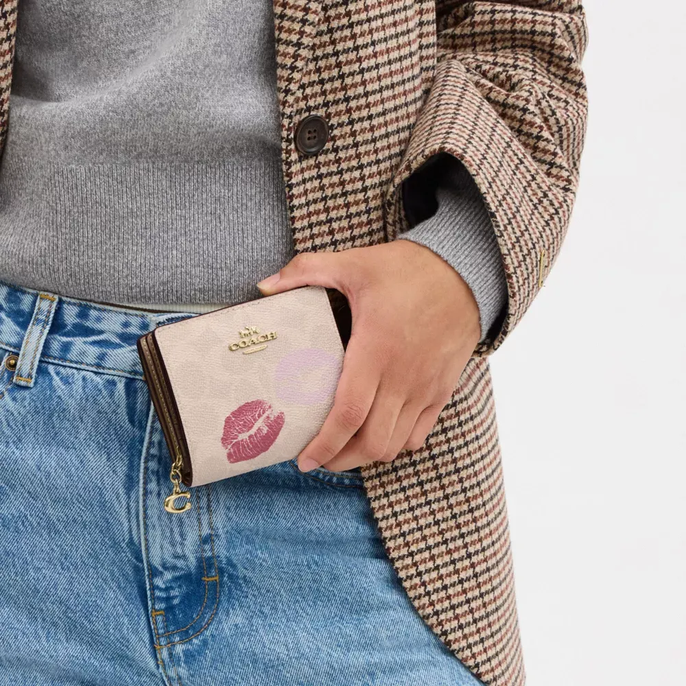 Snap Wallet In Signature Canvas With Lips Print