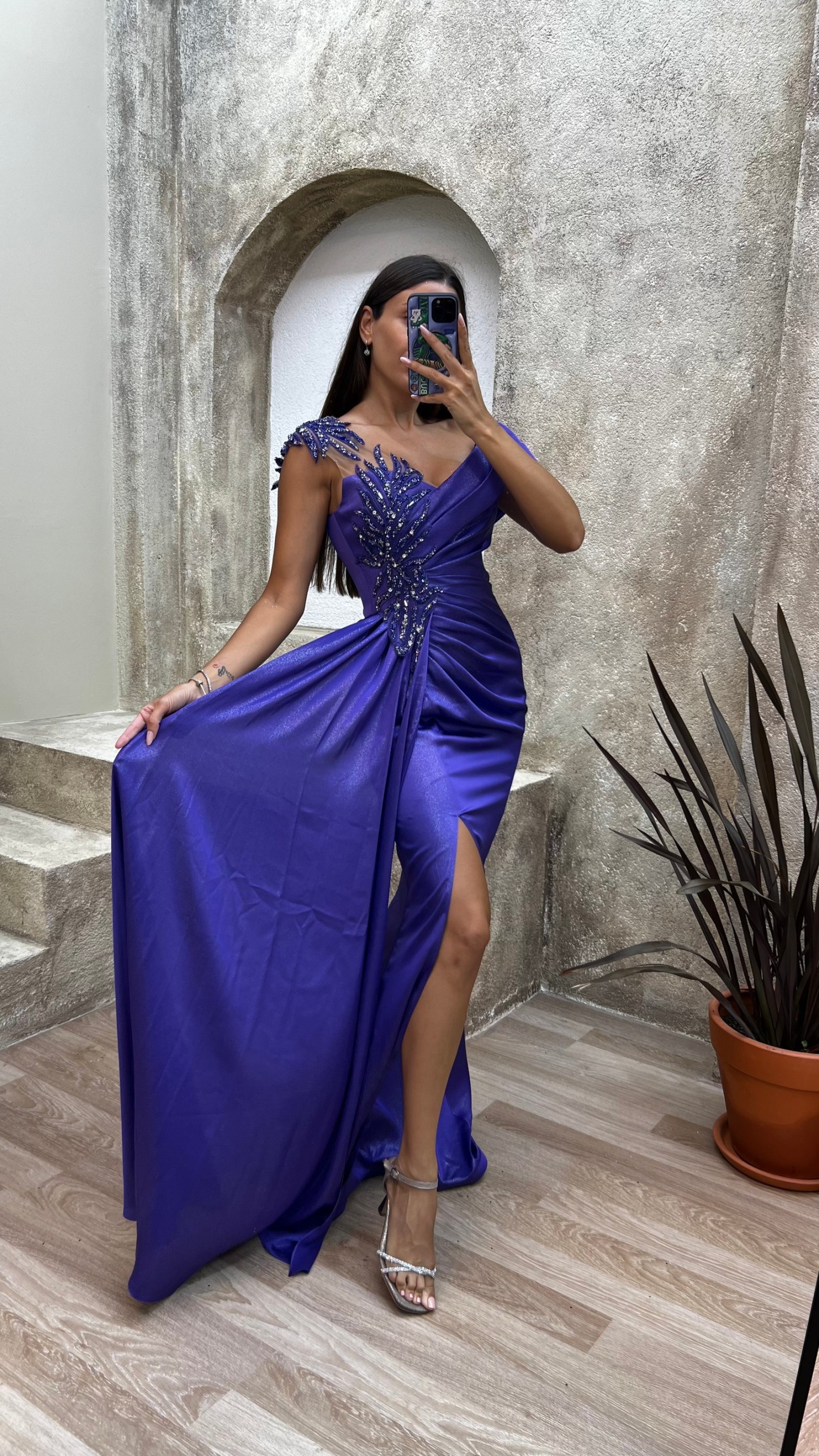 MINT GREEN EMBROIDERED DETAIL PLEATED EVENING DRESS