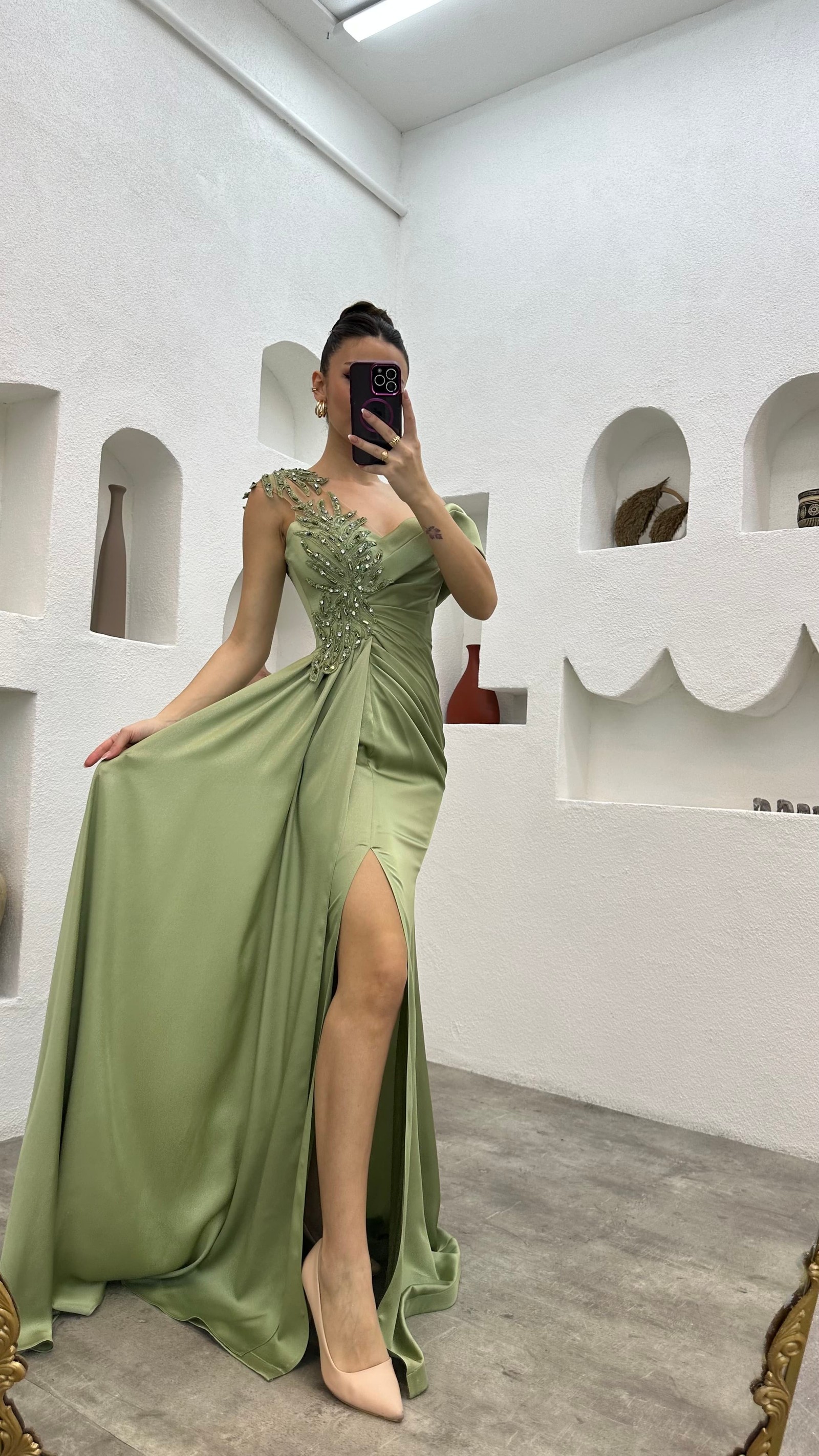 MINT GREEN EMBROIDERED DETAIL PLEATED EVENING DRESS