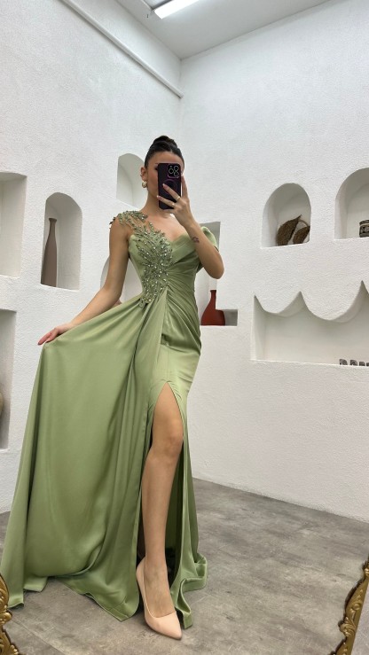 MINT GREEN EMBROIDERED DETAIL PLEATED EVENING DRESS