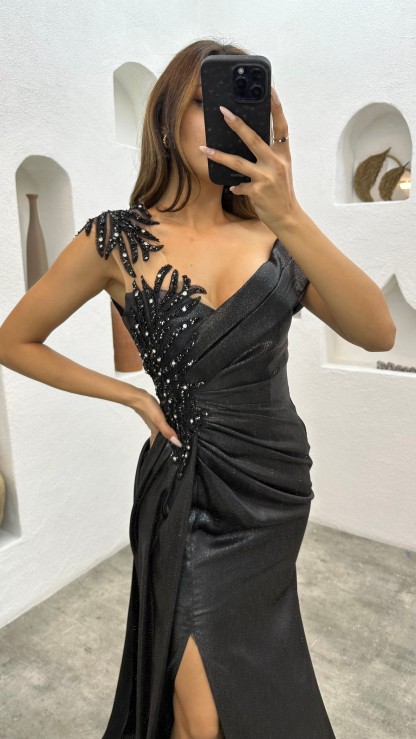 MINT GREEN EMBROIDERED DETAIL PLEATED EVENING DRESS