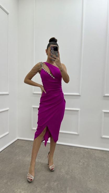 ONE SHOULDER CHAIN DETAIL DESIGN DRESS