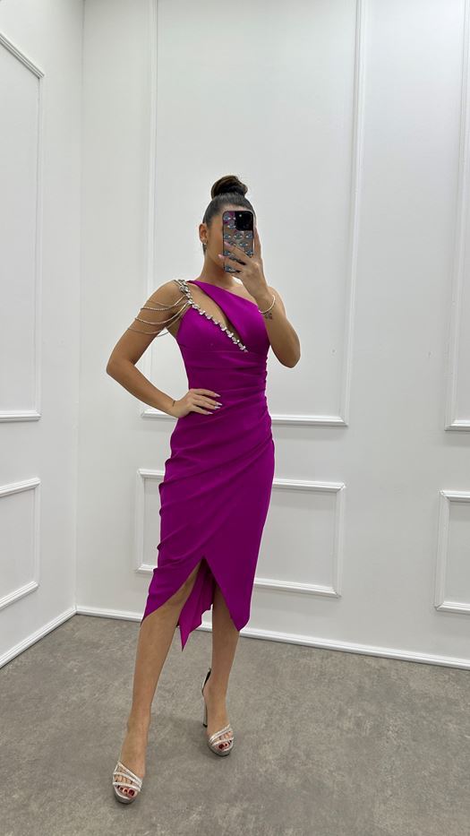 ONE SHOULDER CHAIN DETAIL DESIGN DRESS