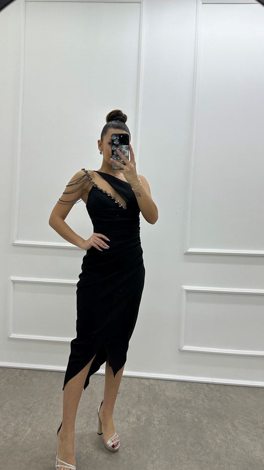 ONE SHOULDER CHAIN DETAIL DESIGN DRESS