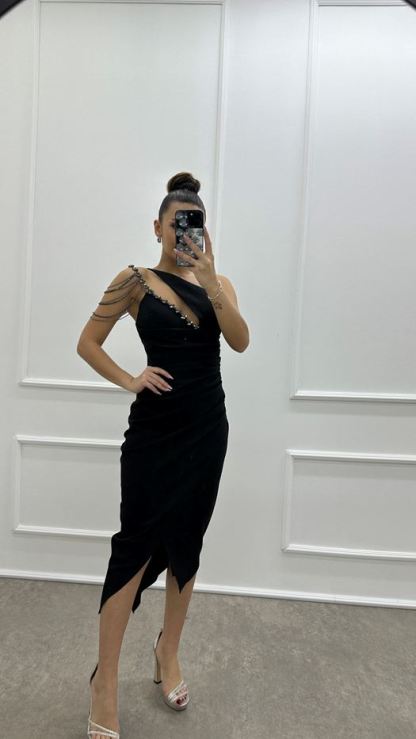 ONE SHOULDER CHAIN DETAIL DESIGN DRESS