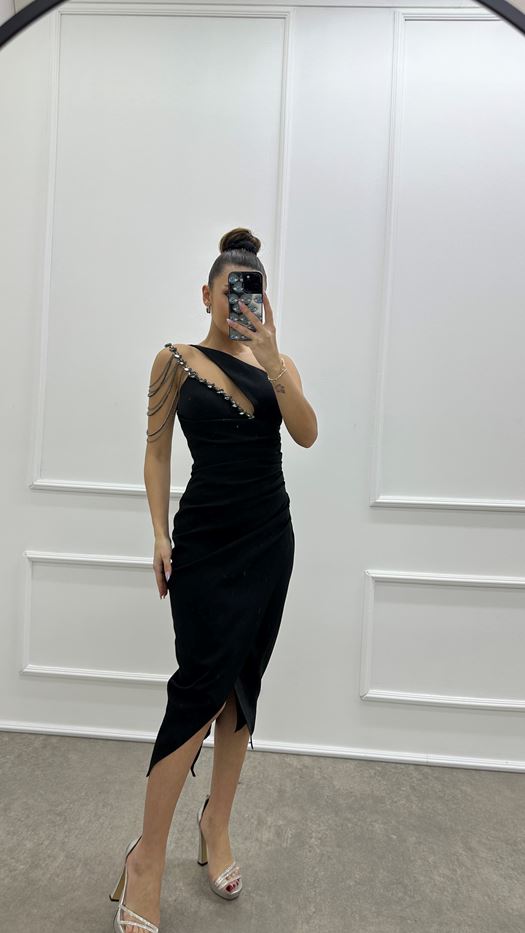 ONE SHOULDER CHAIN DETAIL DESIGN DRESS