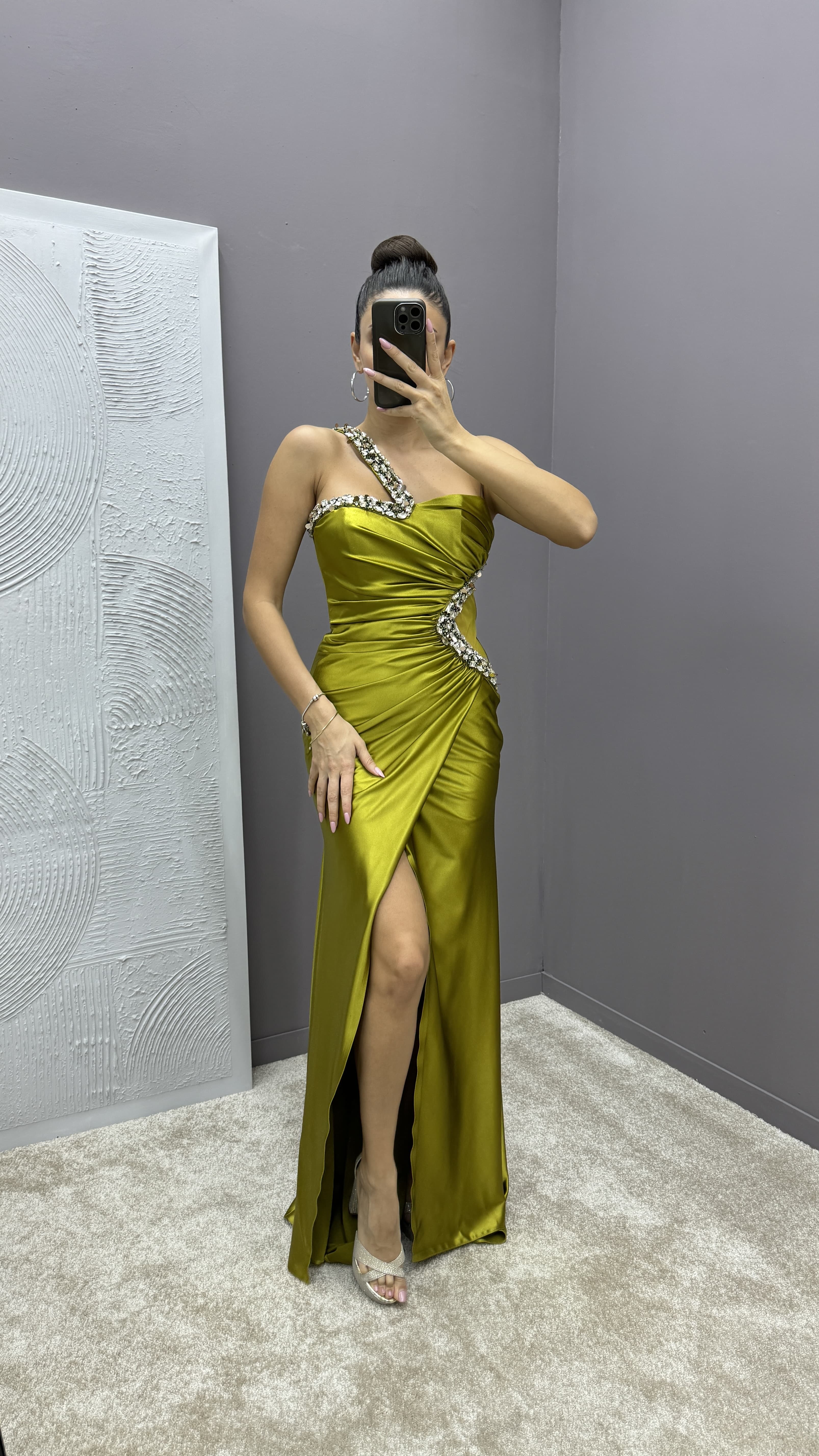 ONE SHOULDER STONE DETAIL DESIGN SATIN EVENING DRESS