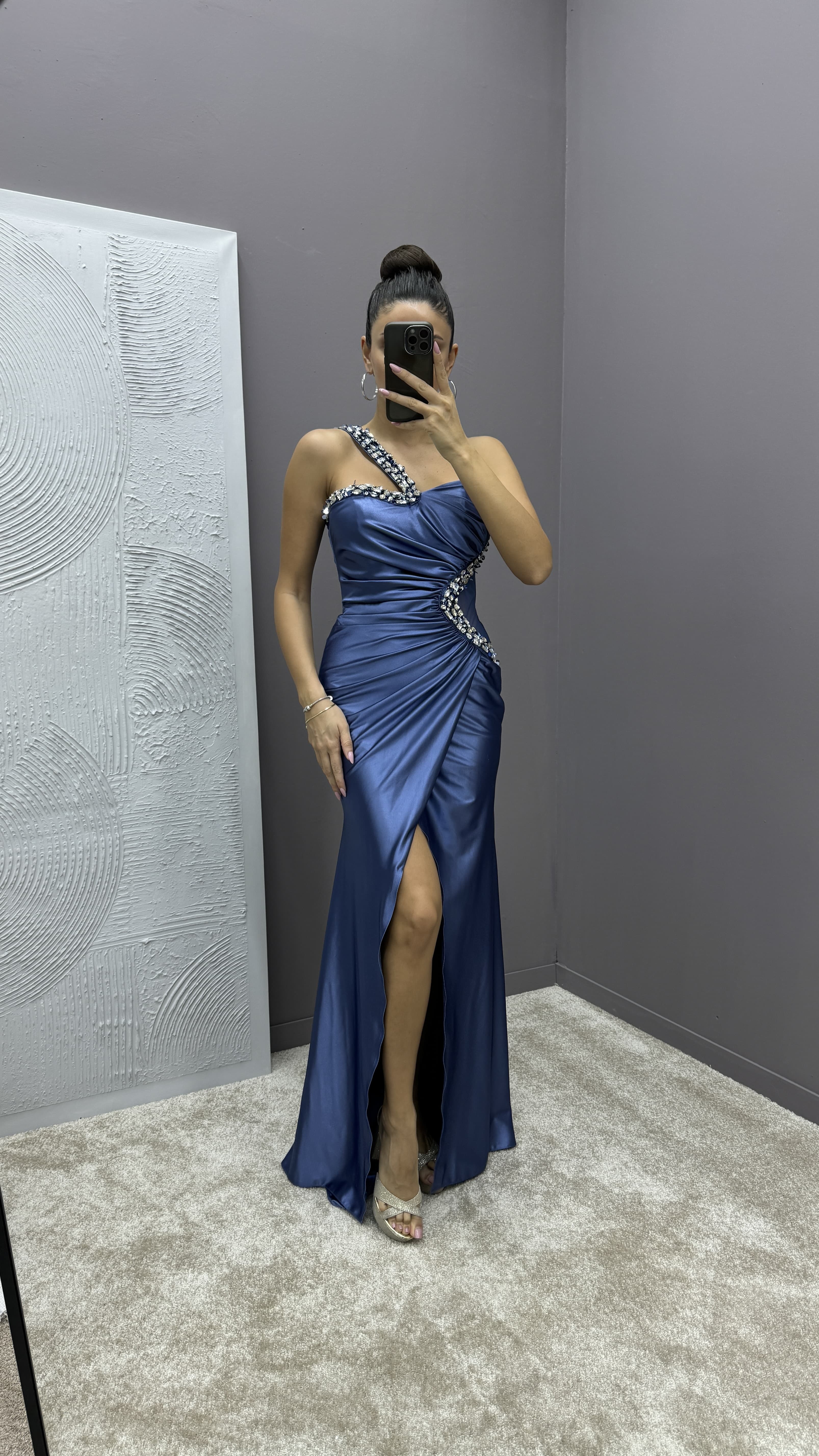 ONE SHOULDER STONE DETAIL DESIGN SATIN EVENING DRESS
