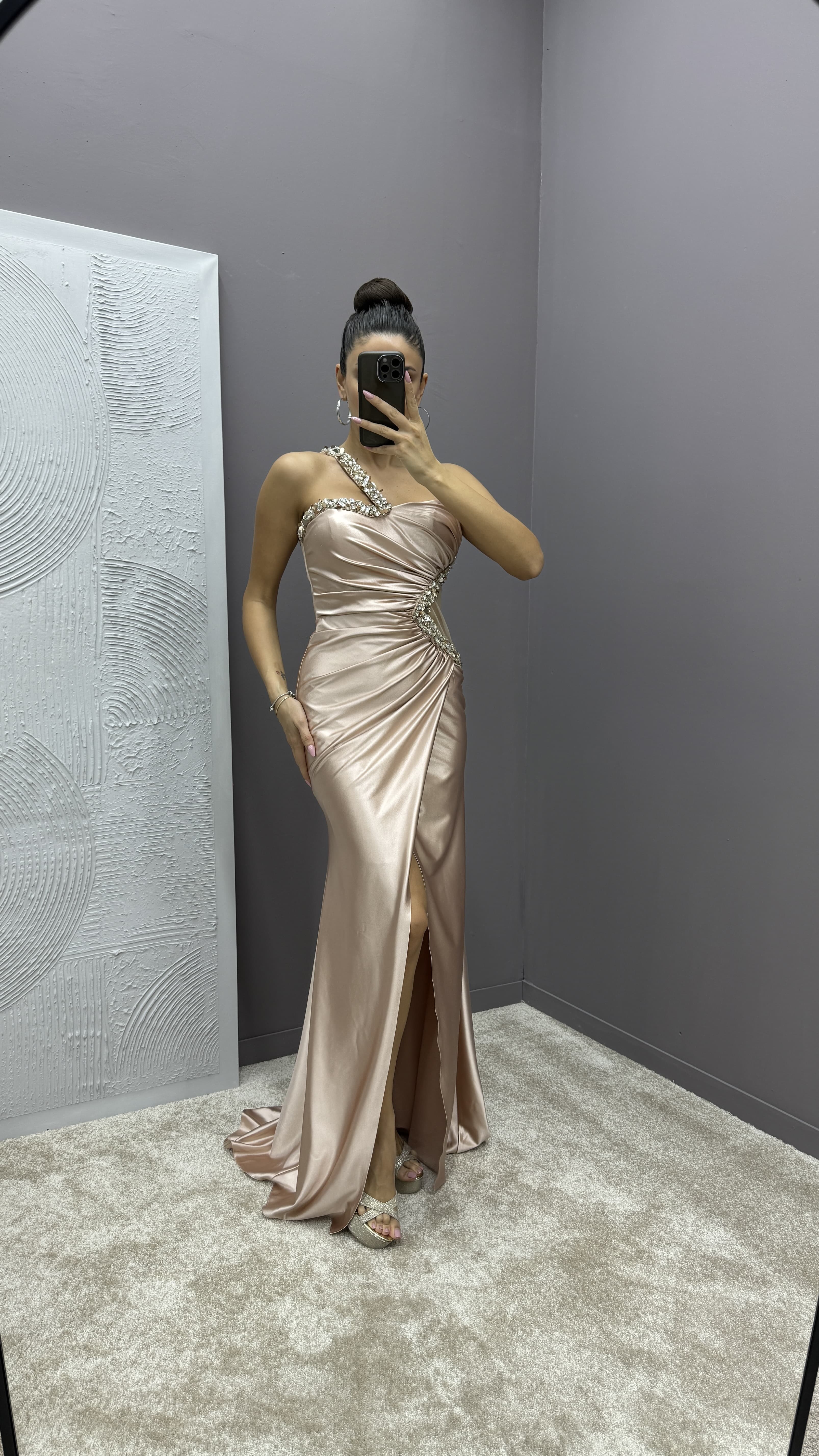 ONE SHOULDER STONE DETAIL DESIGN SATIN EVENING DRESS