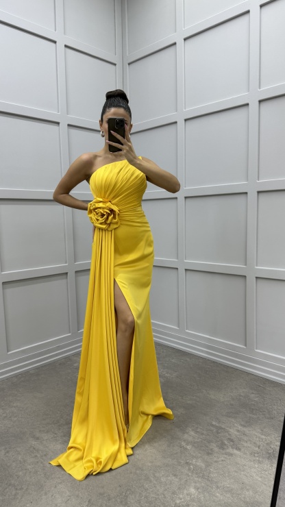 STRAPLESS ROSE DETAIL PLEATED DESIGN EVENING DRESS