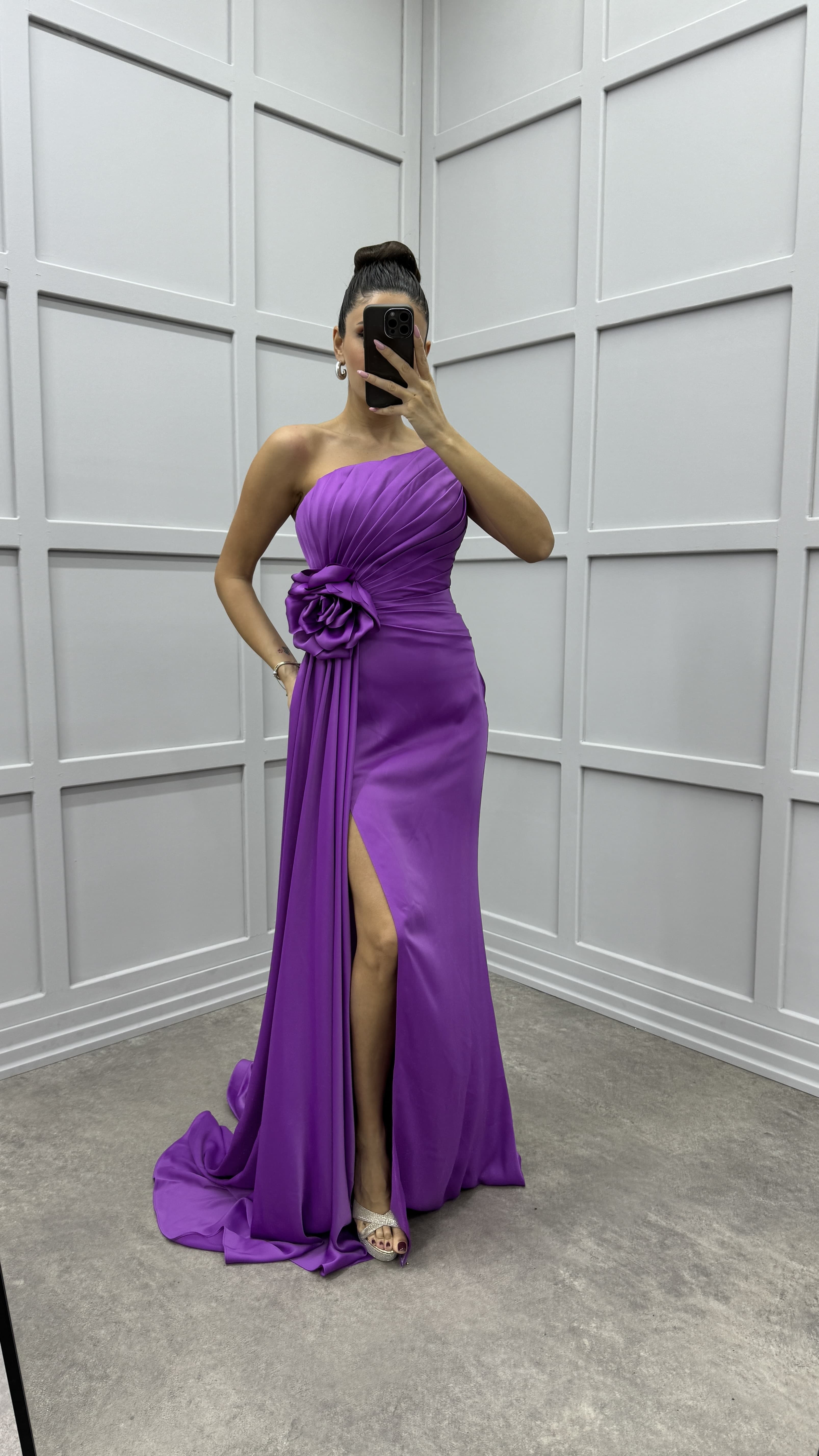 STRAPLESS ROSE DETAIL PLEATED DESIGN EVENING DRESS