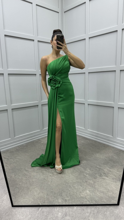 STRAPLESS ROSE DETAIL PLEATED DESIGN EVENING DRESS