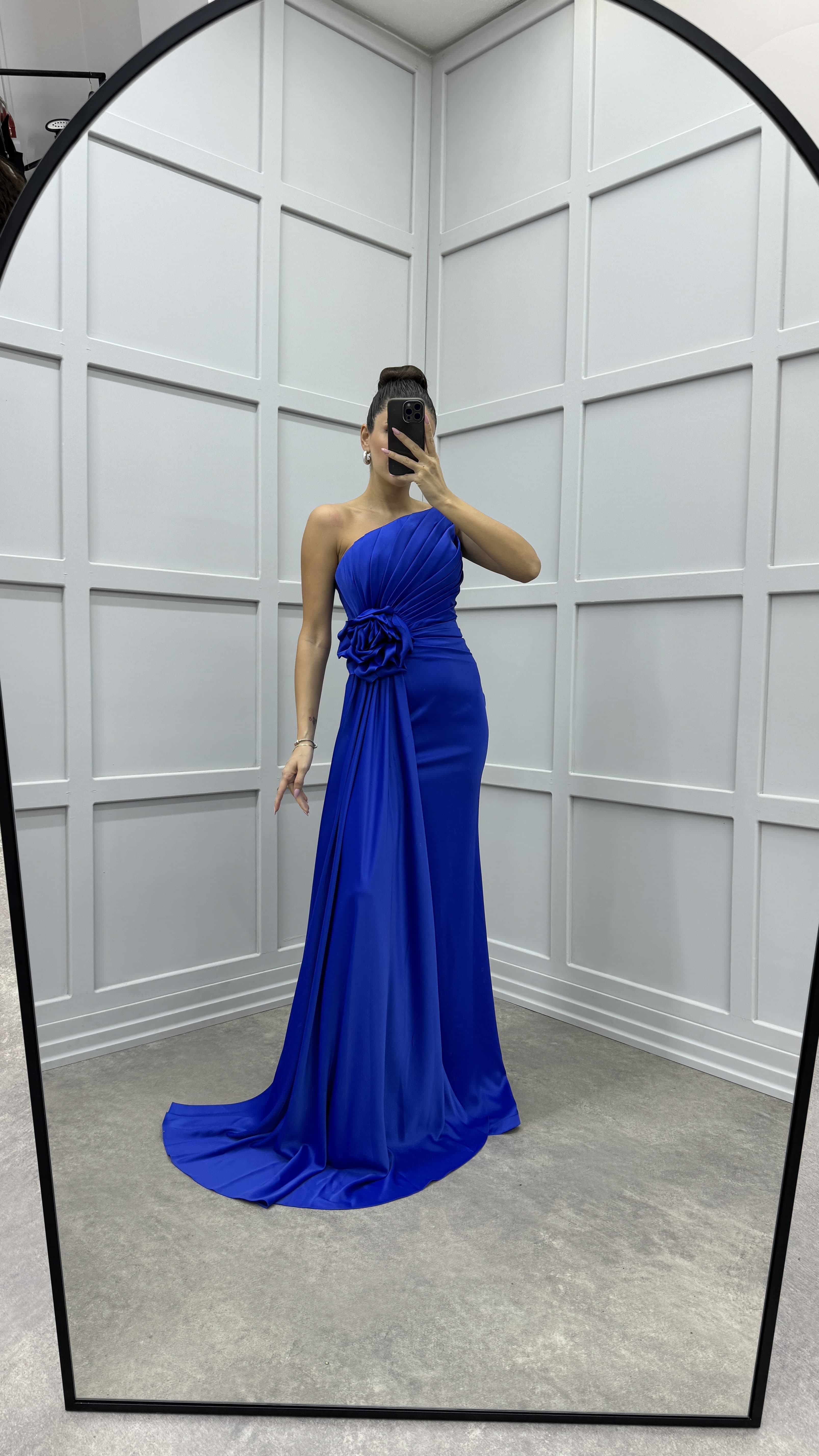 STRAPLESS ROSE DETAIL PLEATED DESIGN EVENING DRESS